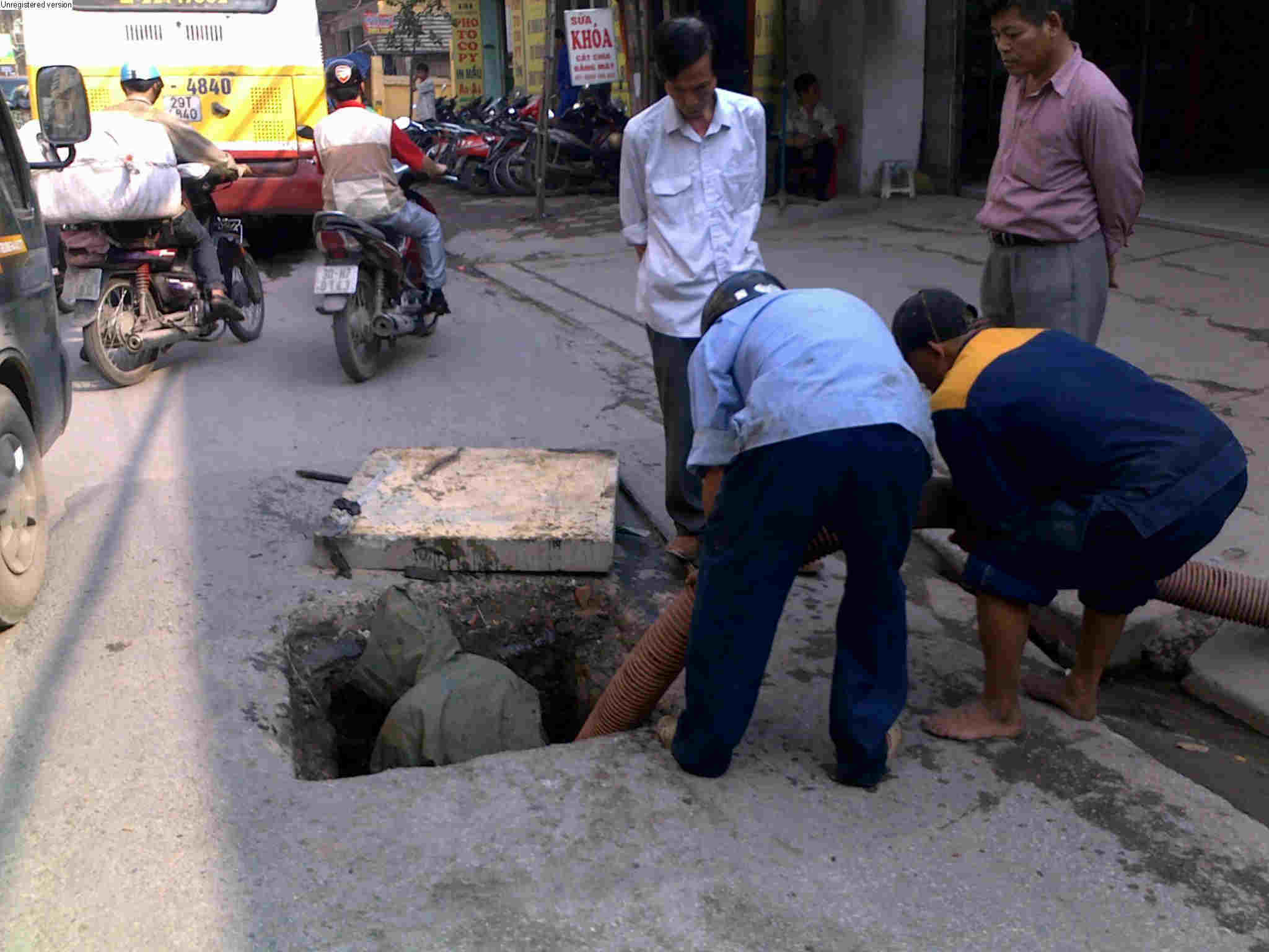 Thông tắc cống tại thị trấn Thị Cầu