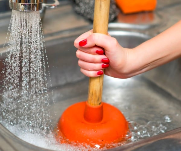 Bồn rửa chén bị nghẹt - Cách xử lý nhanh nhất 2024 – Thế Giới Vòi Nước
